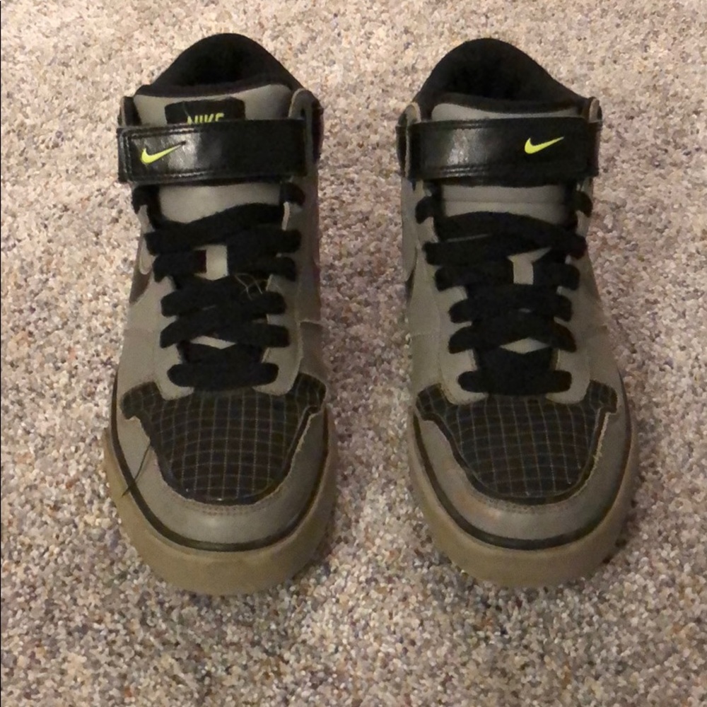 Men’s Gray Nike Sneakers